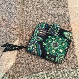 Vera Bradley Small Waller in pattern Blue Rhapsody